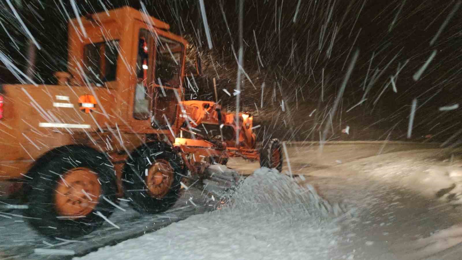 Van’da 492 yerleşim yerinin yolu ulaşıma kapandı