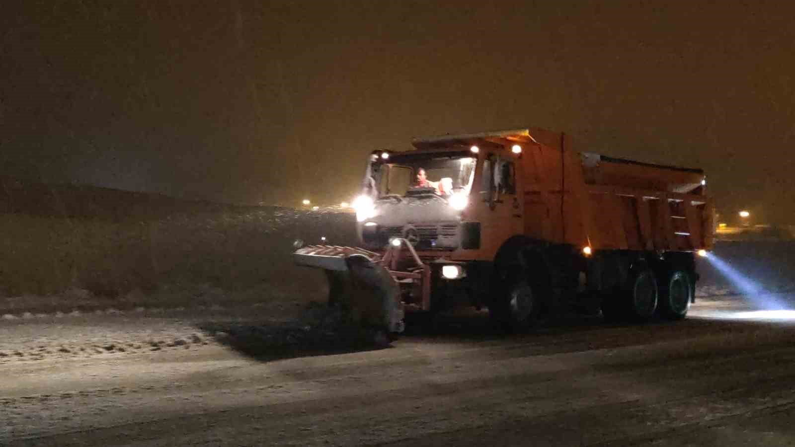 Van’da 492 yerleşim yerinin yolu ulaşıma kapandı