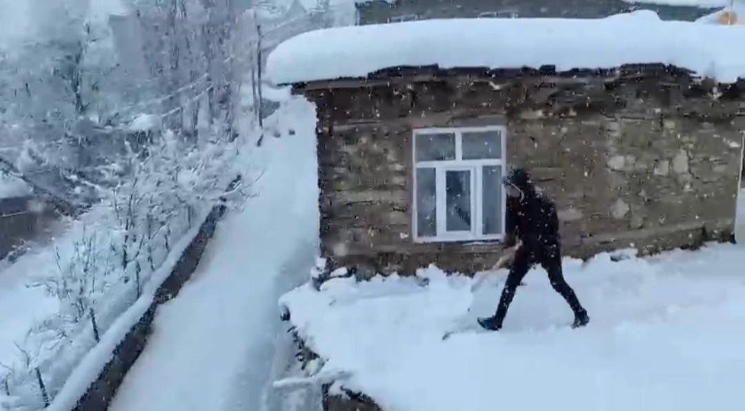 Van’da 492 yerleşim yerinin yolu ulaşıma kapandı