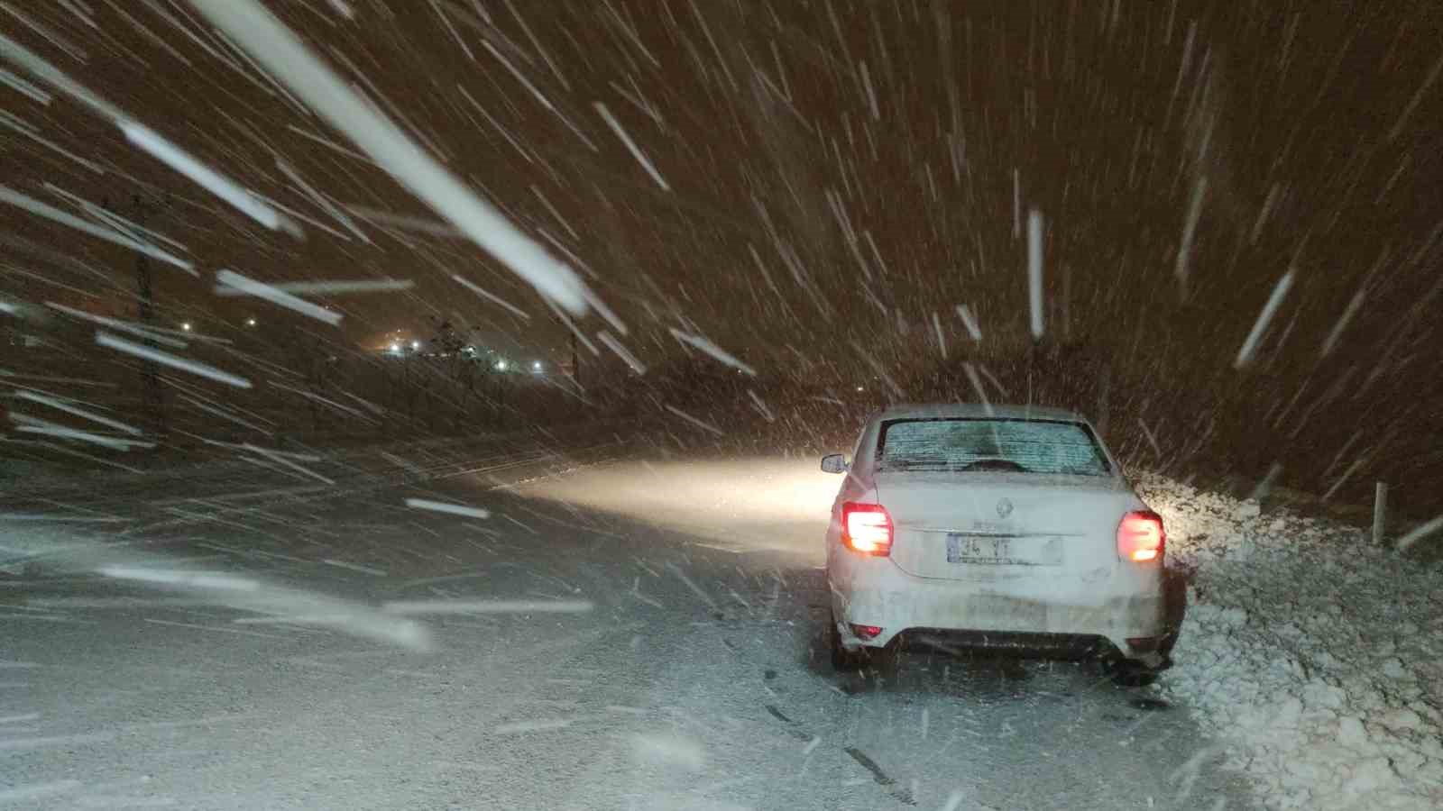 Van’da 492 yerleşim yerinin yolu ulaşıma kapandı