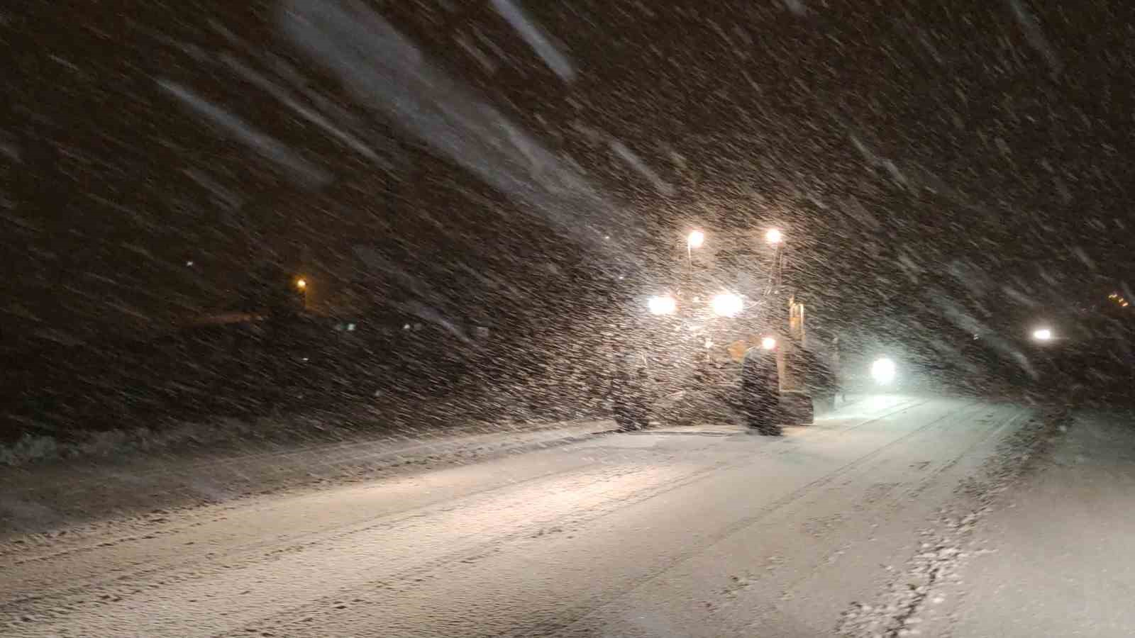 Van’da 492 yerleşim yerinin yolu ulaşıma kapandı