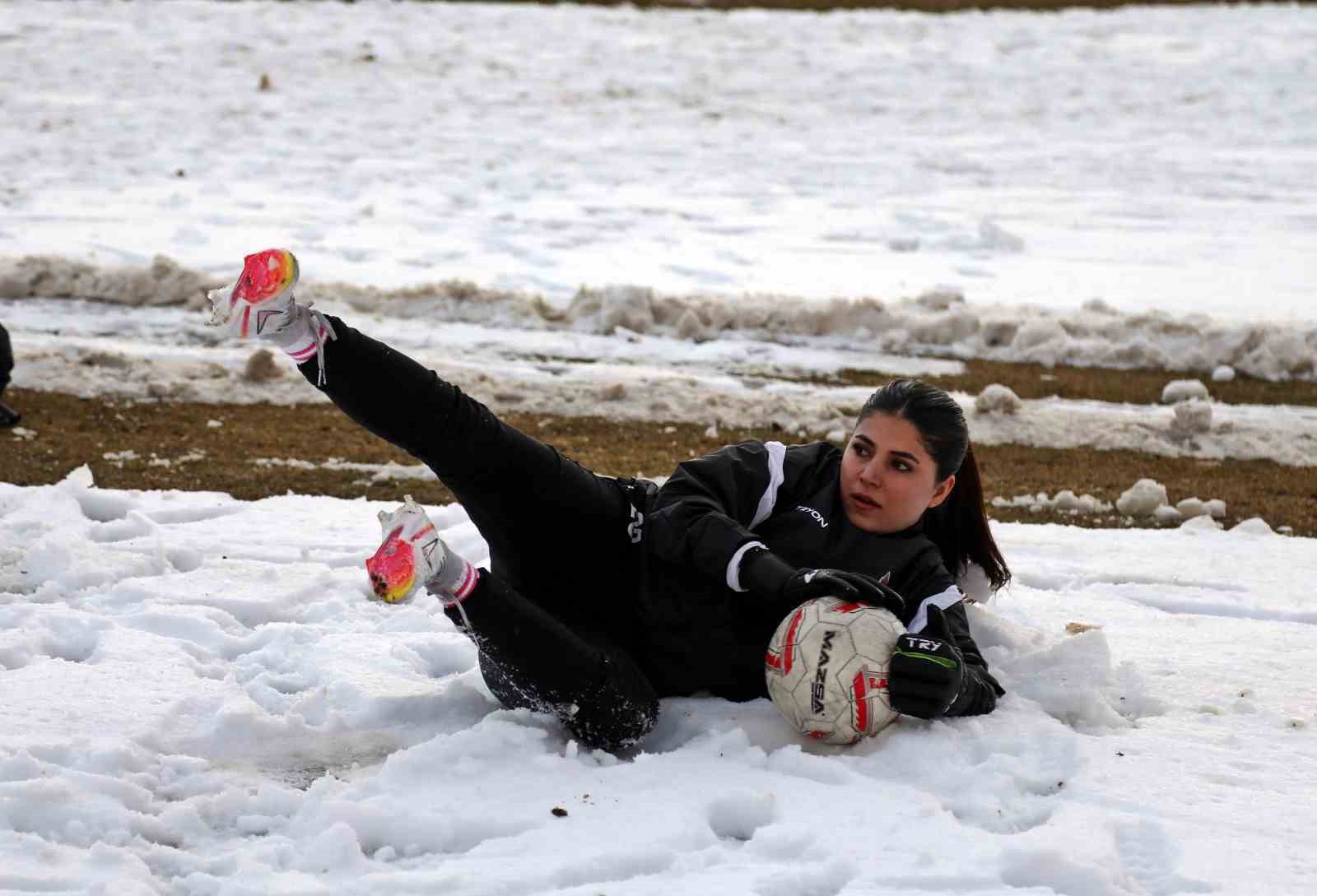 Van Büyükşehir Belediyespor Kadın Futbol Takımı, yeni sezona hazır