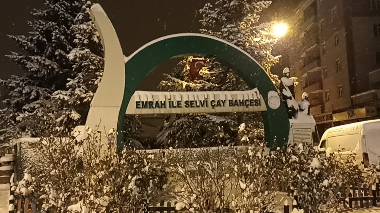 Erciş’te 140 yerleşim yerinin yolu ulaşıma kapandı