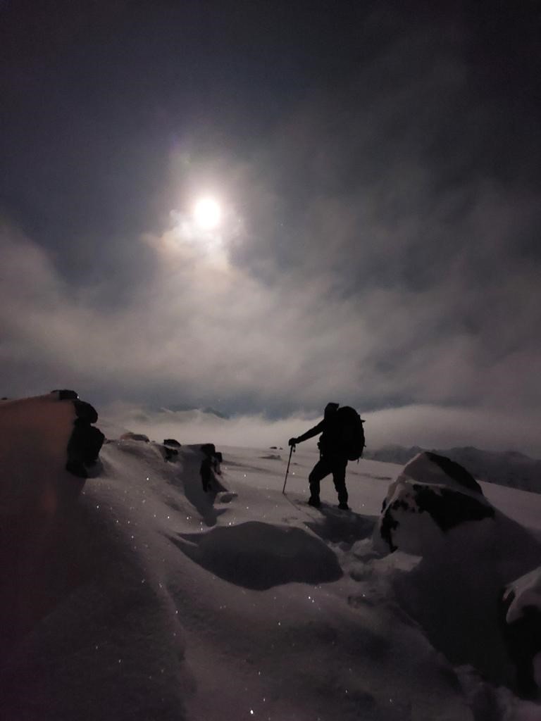 Süphan Dağı’na tırmanan dağcıların yüzü buz tuttu