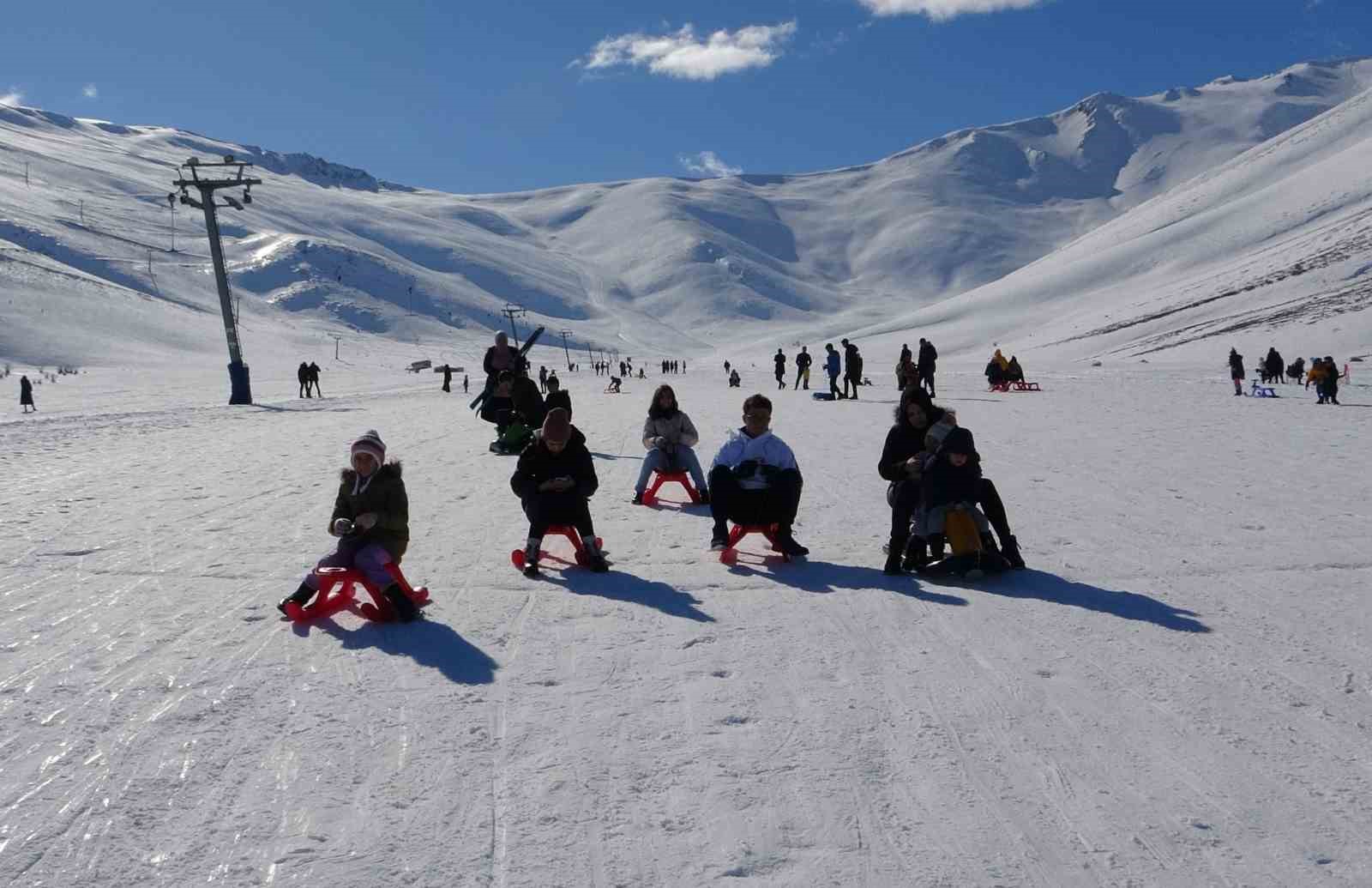 Abalı Kayak Merkezi kayakseverlerin akınına uğradı