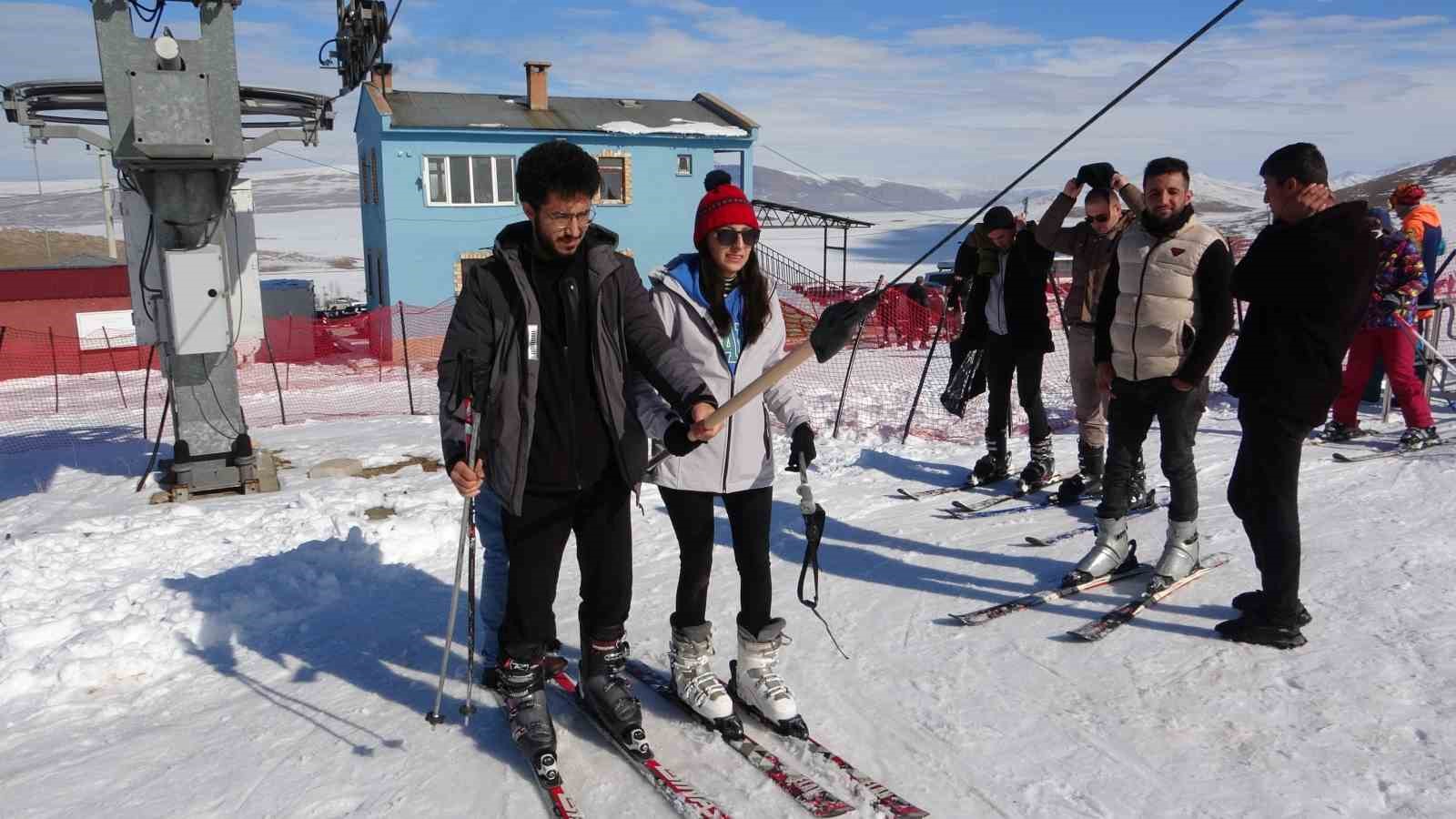 Abalı Kayak Merkezi kayakseverlerin akınına uğradı