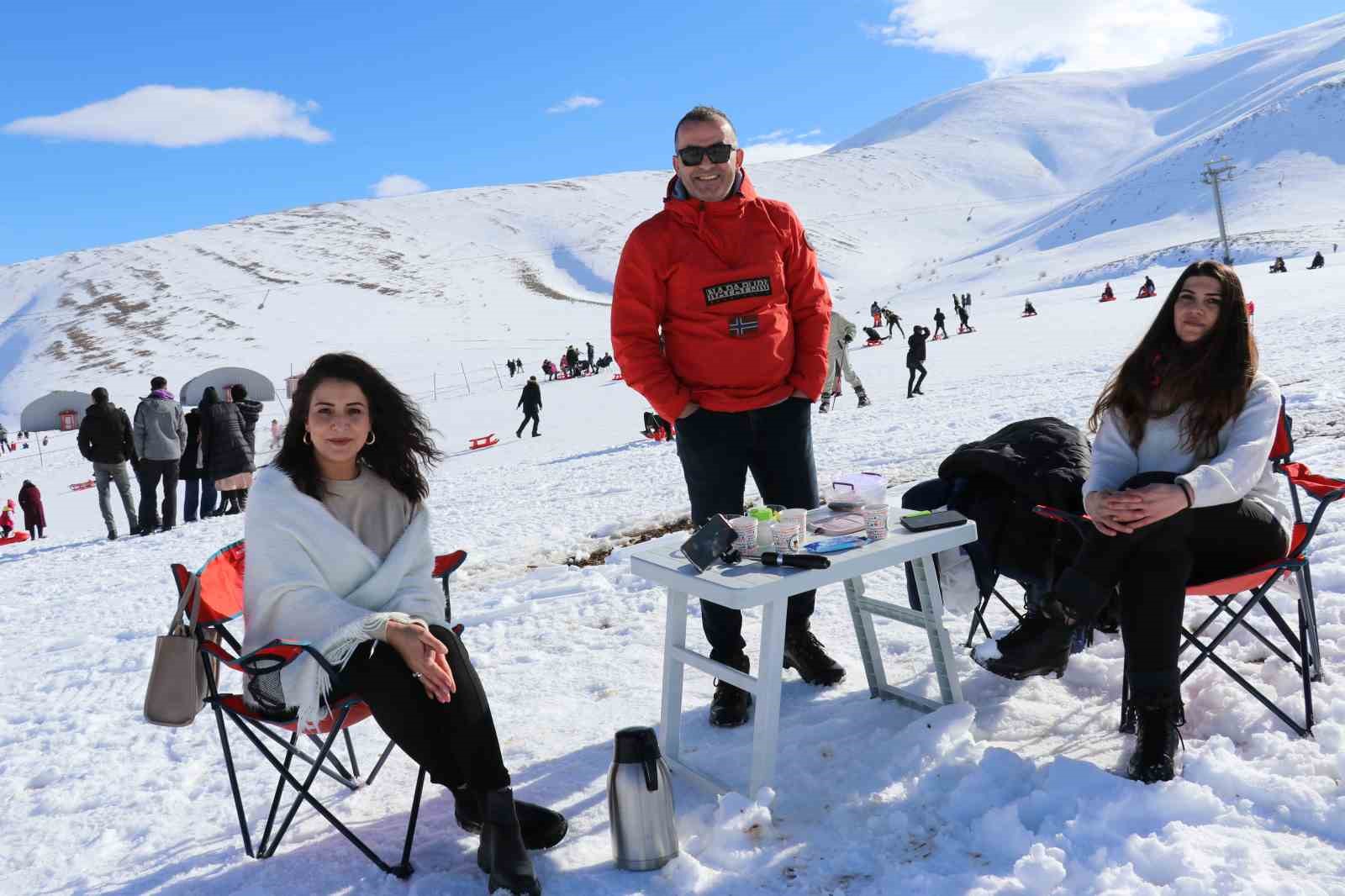 Abalı Kayak Merkezi kayakseverlerin akınına uğradı