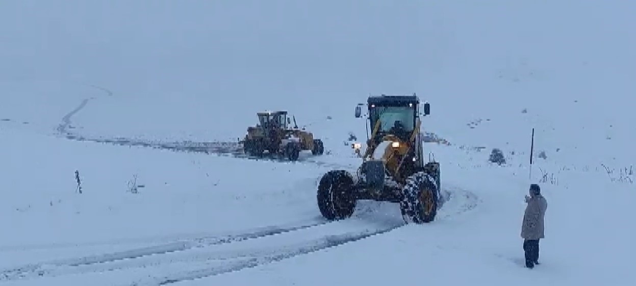 Muradiye’de yol açma çalışması