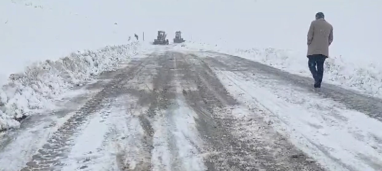 Muradiye’de yol açma çalışması