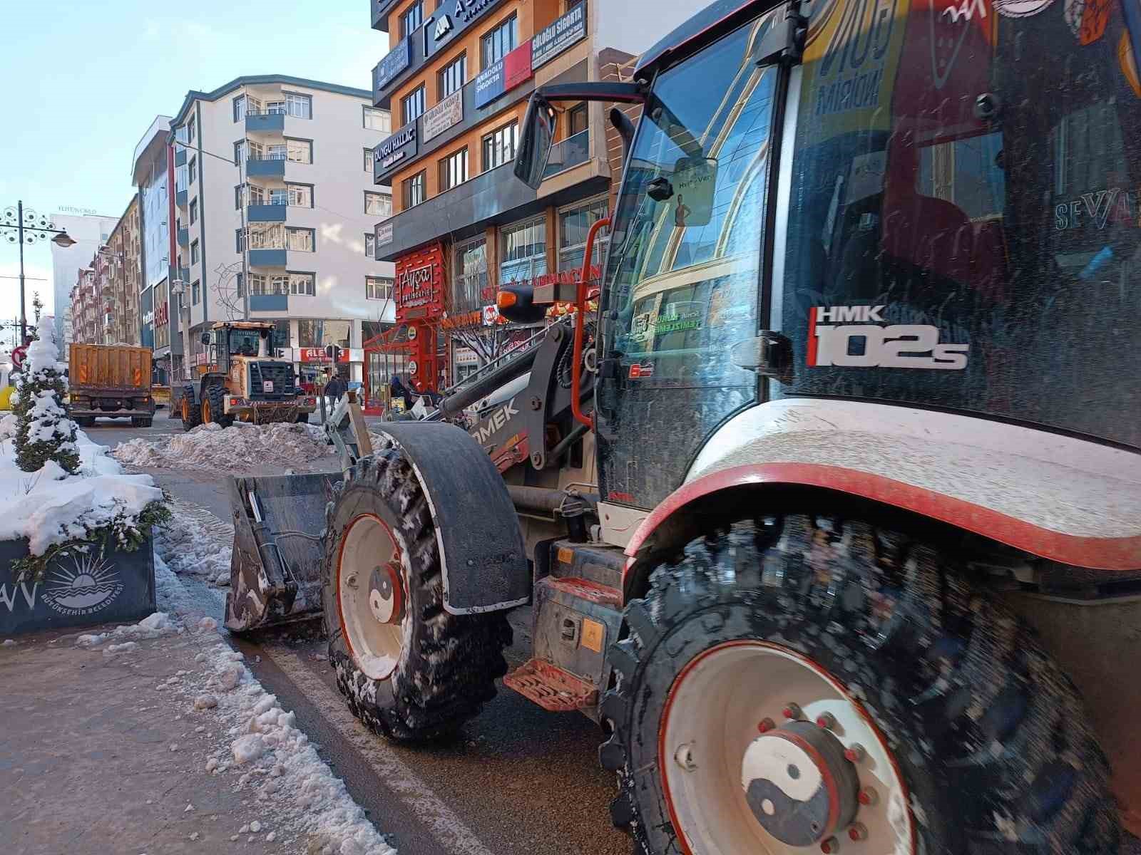 Van’da karla mücadele çalışması devam ediyor