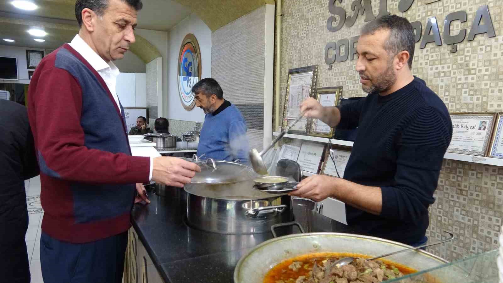Van’daki iş yerleri fiyat listelerini asmaya başladı