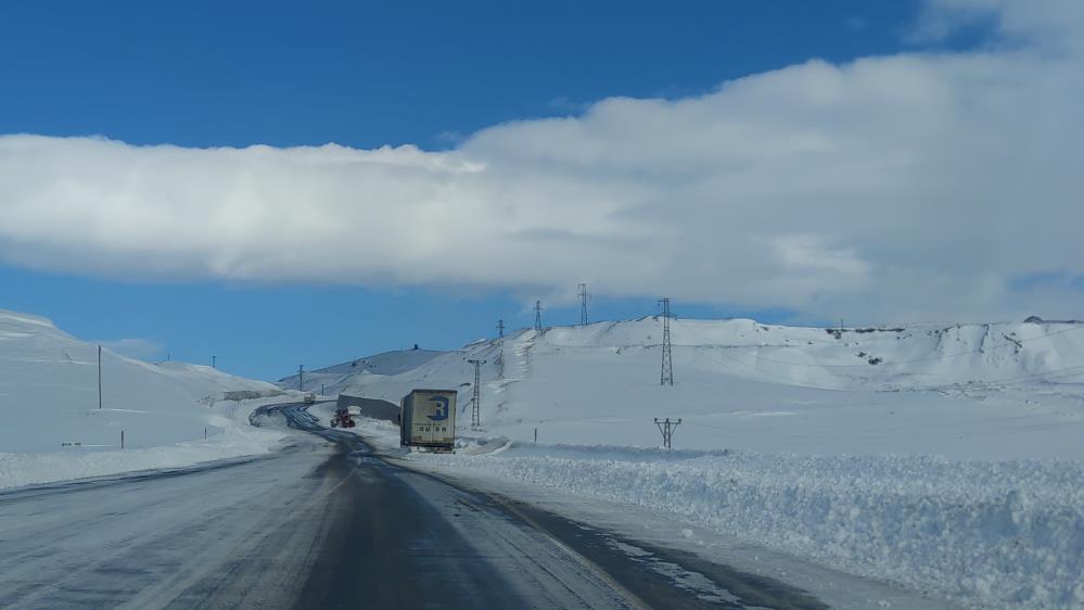 Tendürek Geçidi ulaşıma açıldı