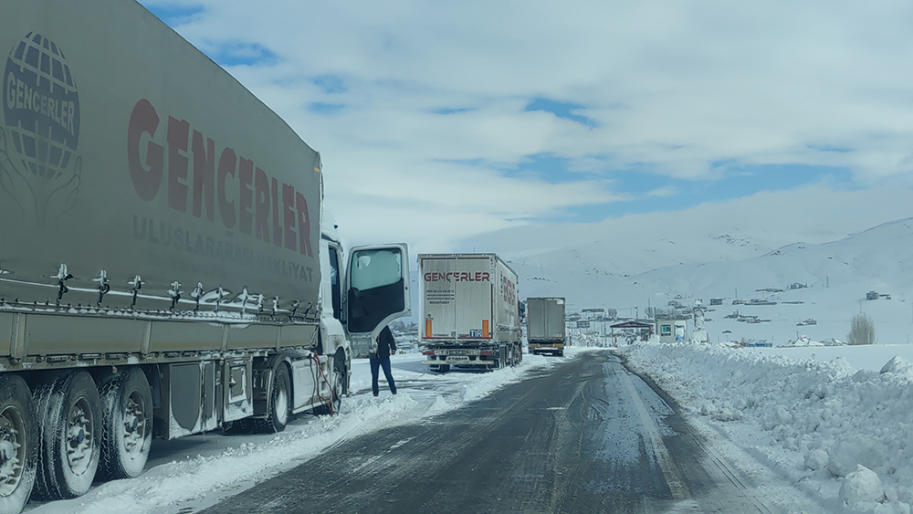 Tendürek Geçidi ulaşıma açıldı