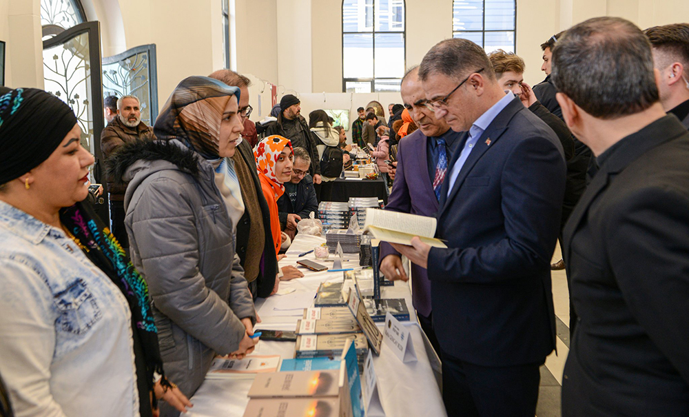 Vali Ozan Balcı: Van Yerel Kitap Fuarı Önemsiyor