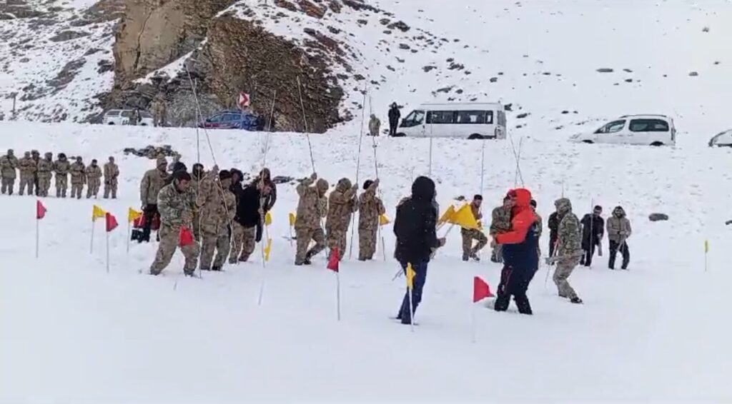 Van’da Güvenlik Korucularına Çığ Eğitimi