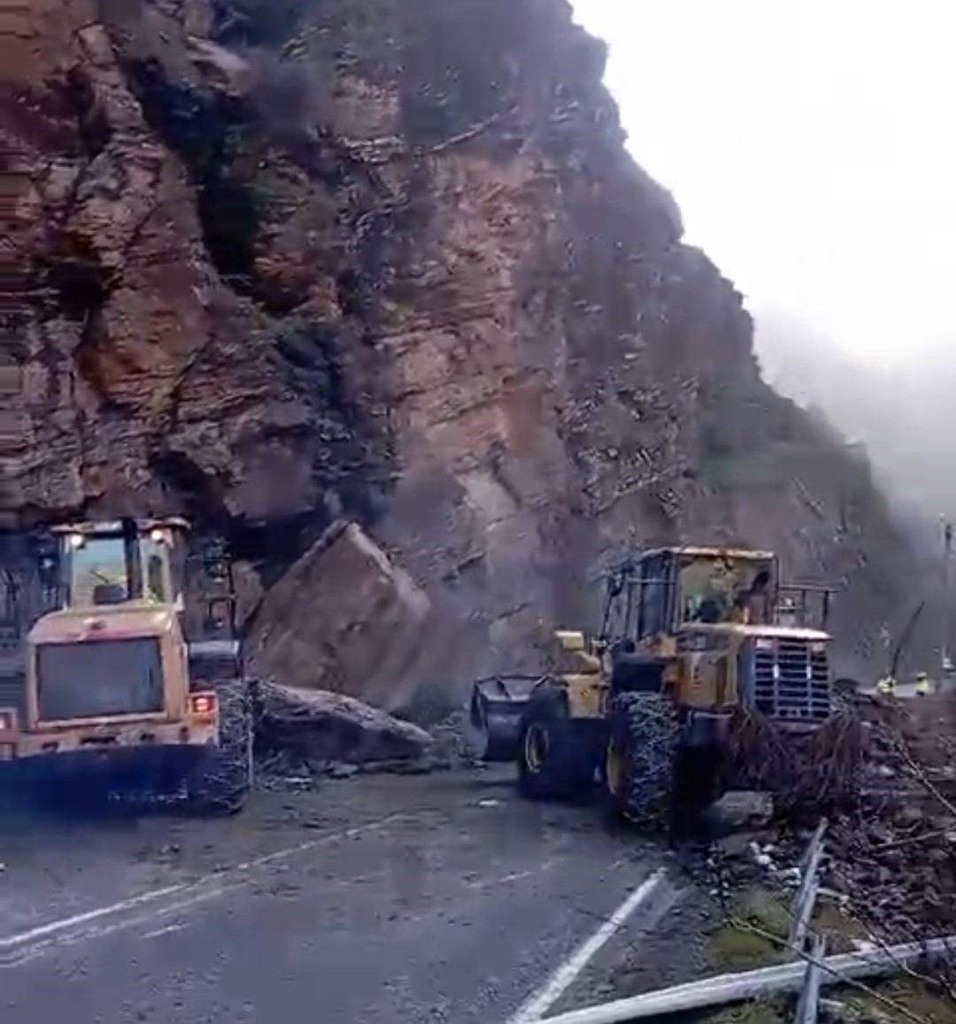 Hakkari-Çukurca yolu ulaşıma açıldı