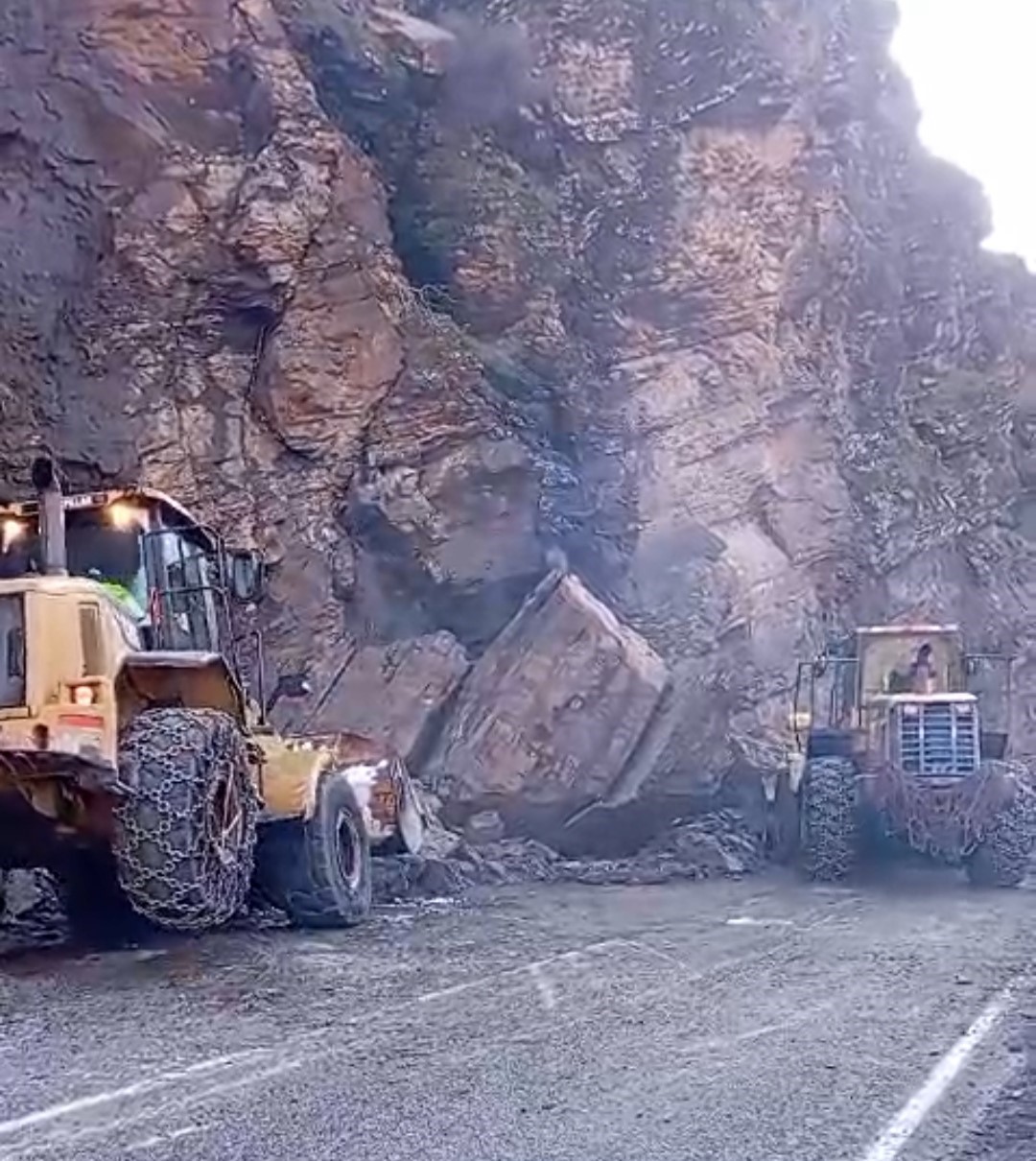 Hakkari-Çukurca yolu ulaşıma açıldı