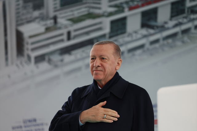 Cumhurbaşkanı Erdoğan: Önümüzdeki ay 15 bini hemşire olmak üzere 35 bin sağlık personeli daha alıyoruz