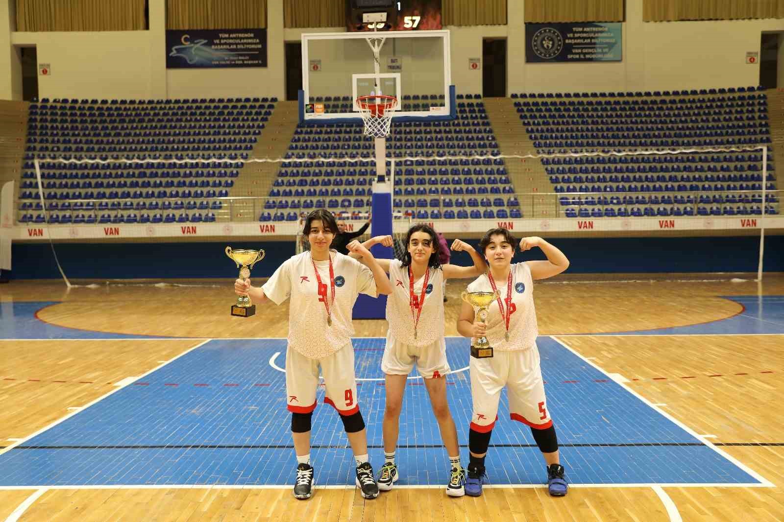 U14 ve U16 Kızlar Basketbol Şampiyonu İpekyolu Belediyesi Spor Kulübü oldu