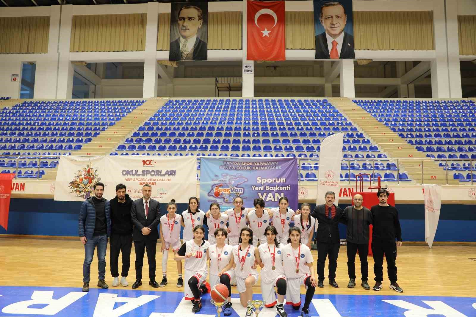 U14 ve U16 Kızlar Basketbol Şampiyonu İpekyolu Belediyesi Spor Kulübü oldu