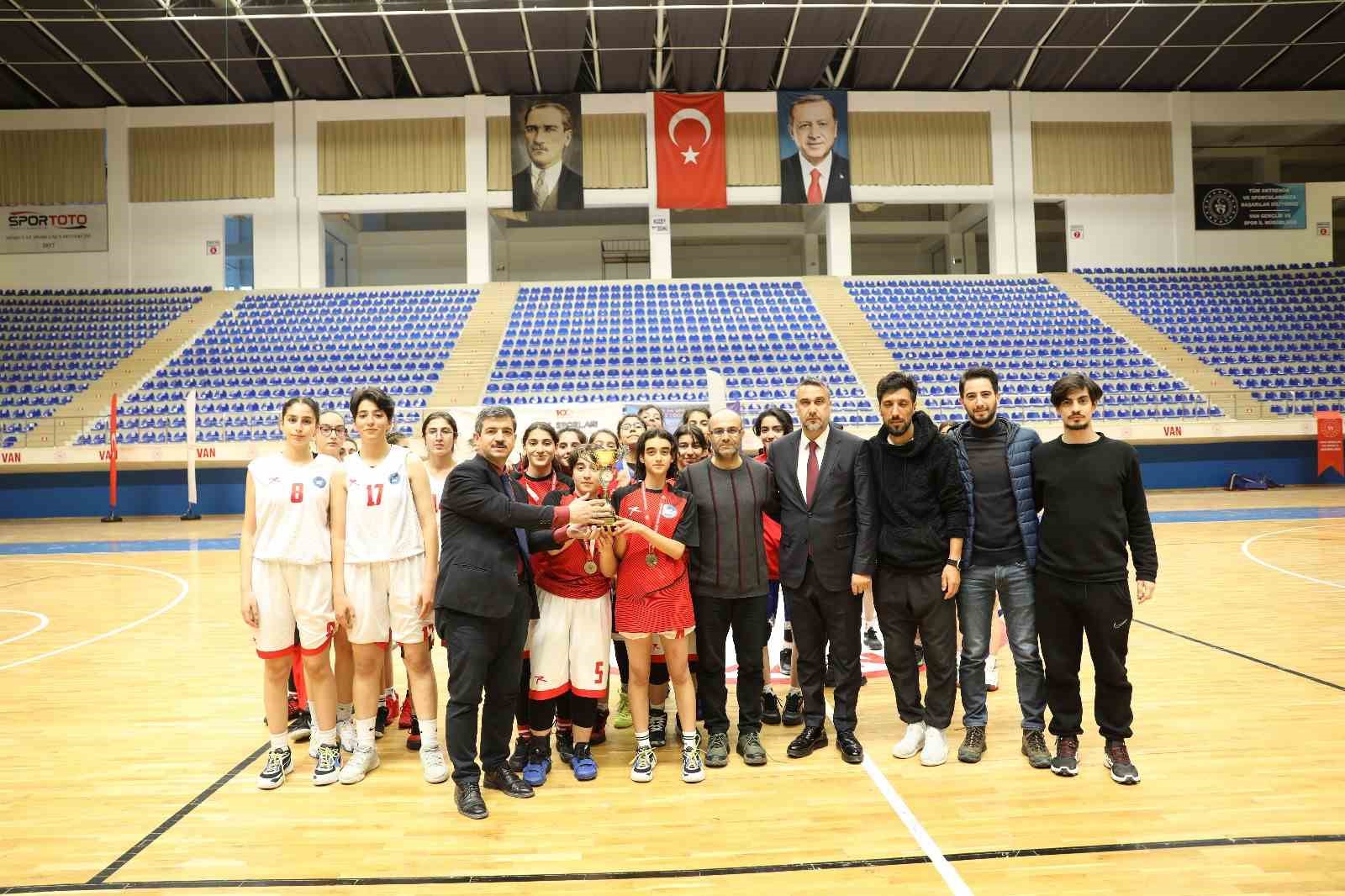 U14 ve U16 Kızlar Basketbol Şampiyonu İpekyolu Belediyesi Spor Kulübü oldu