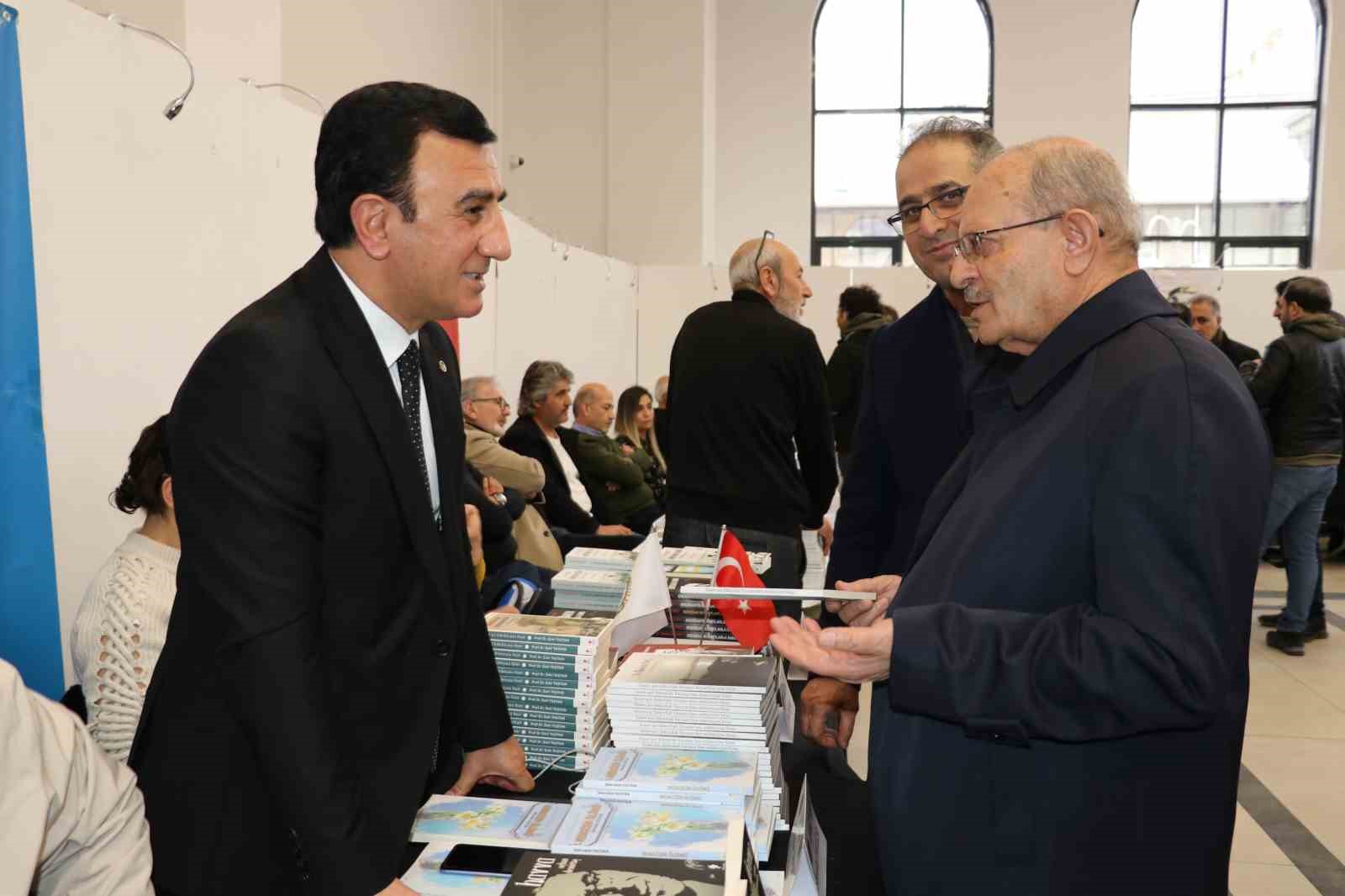 1. Van Yerel Kitap Fuarı kapılarını ziyaretçilere açtı