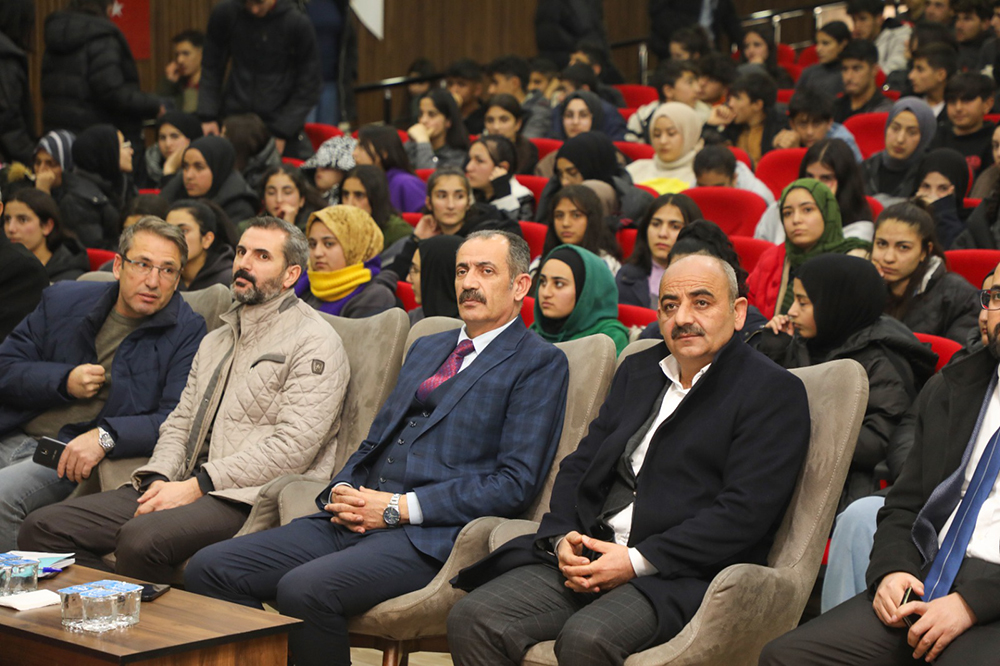 Tanış: Hak ile batılın ve haç ile hilalin mücadelesidir