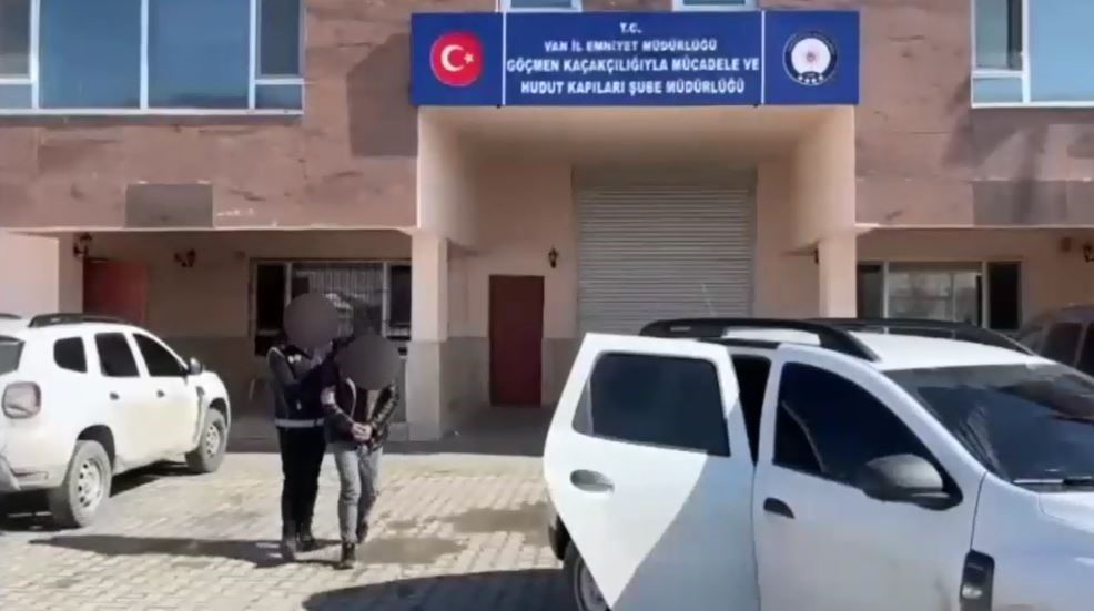 Pet shop’ta düzensiz göçmen operasyonu