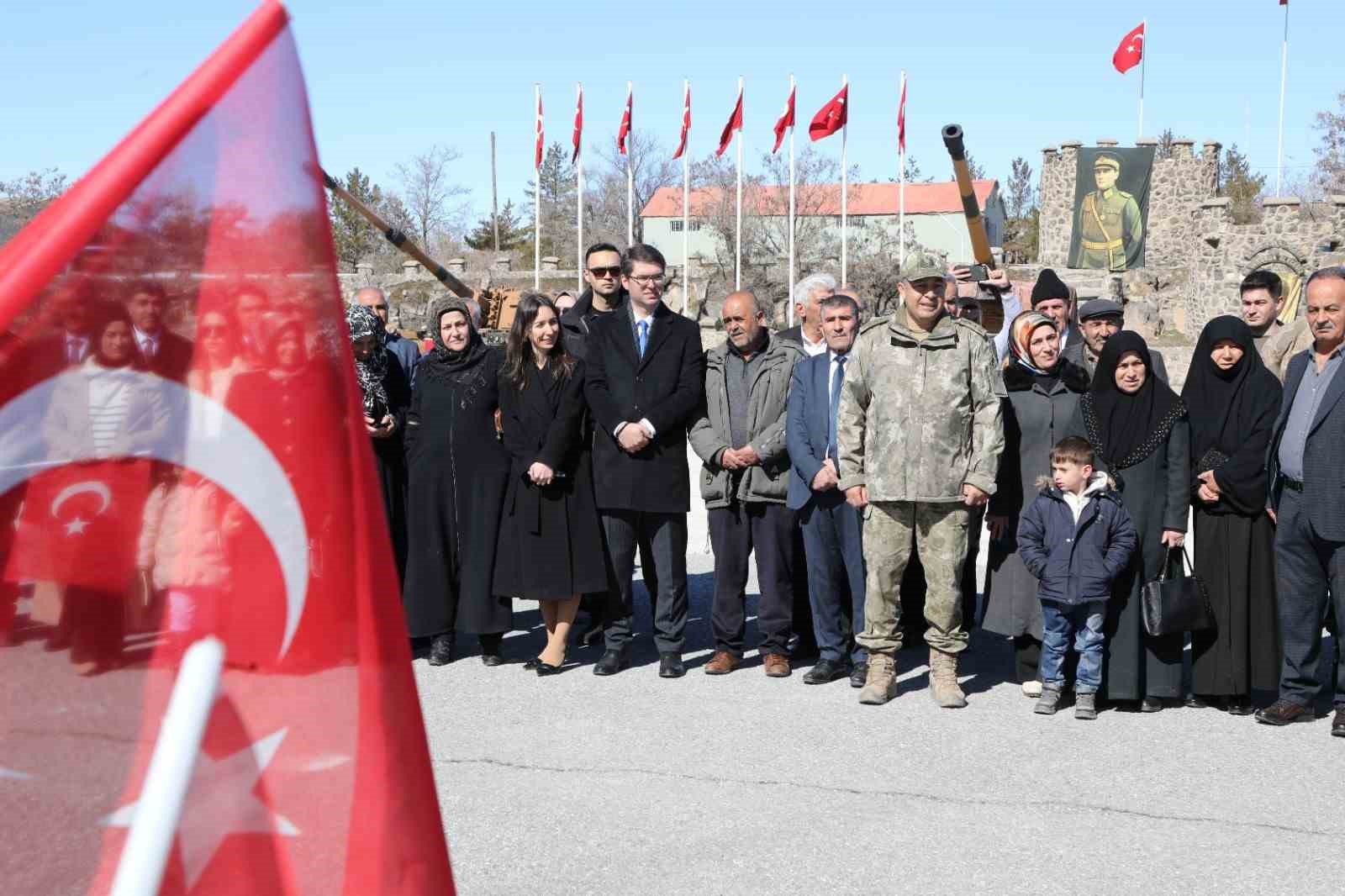 Erciş’te şehit aileleri ve gaziler onuruna yemek verildi