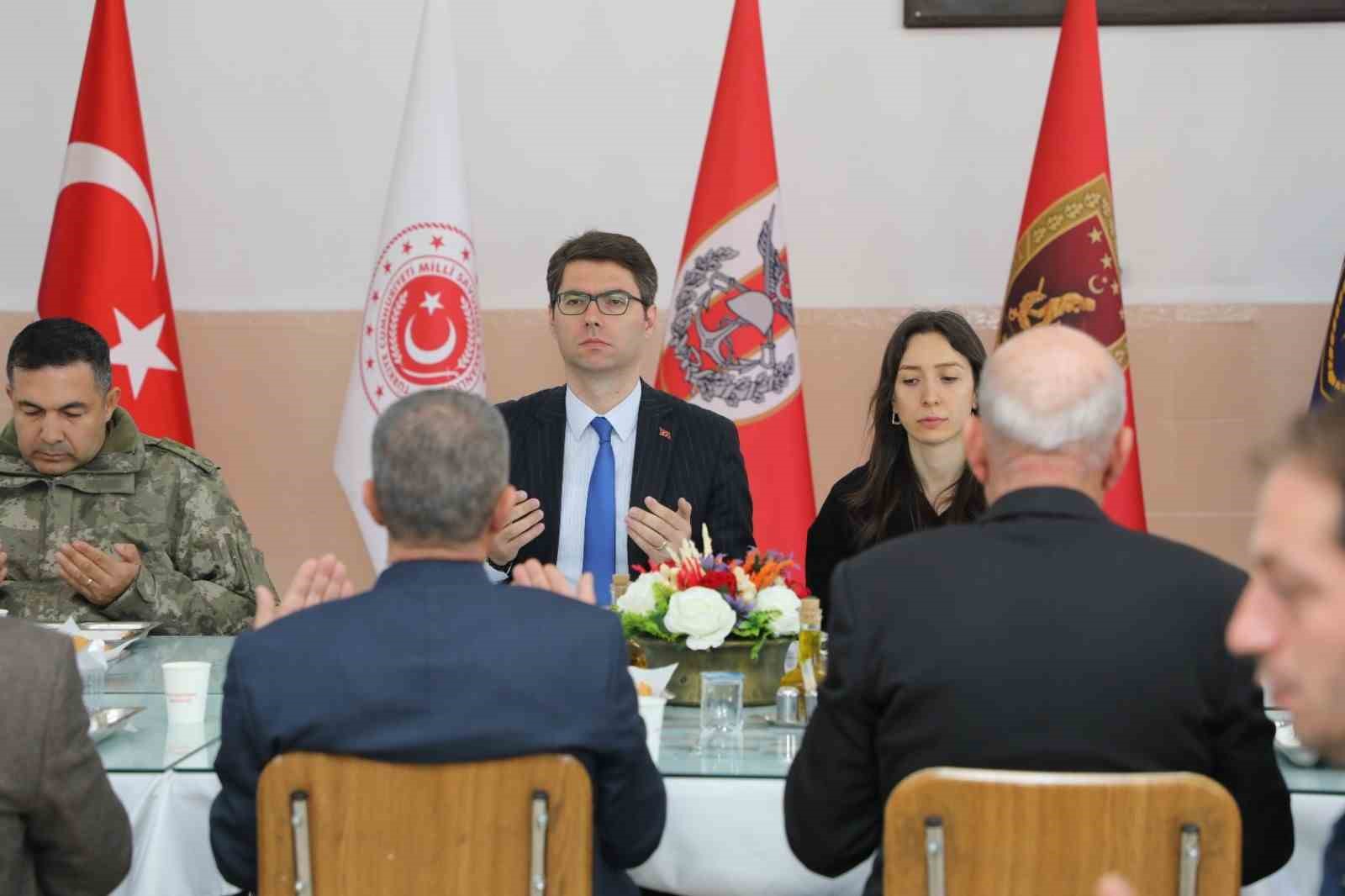 Erciş’te şehit aileleri ve gaziler onuruna yemek verildi