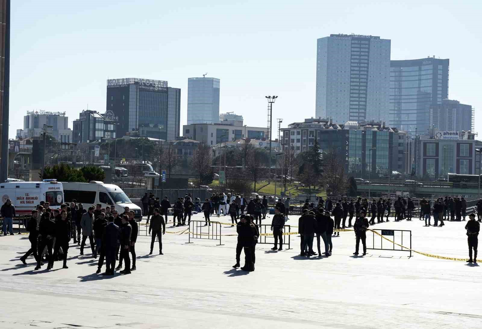 Çağlayan saldırganlarının çantaları bomba imha uzmanları tarafından incelendi