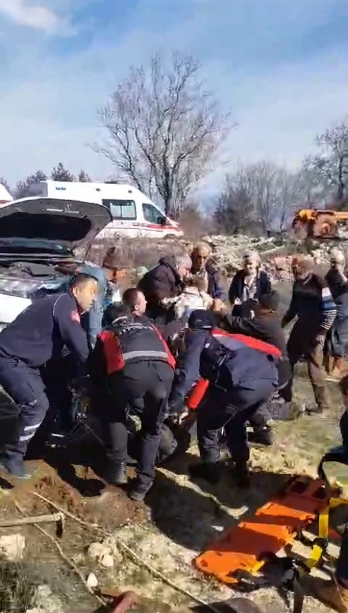 5 metrelik sondaj kuyusuna düşen minik kız için nefes kesen kurtarma