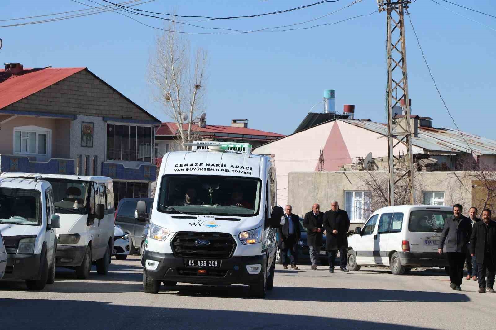 Vanlı kardeşler nişan için gittikleri İzmir’de trafik kazasında hayatını kaybetti