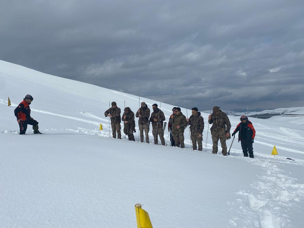 Van'da PÖH'lere Çığ Eğitimi ve Tatbikatı