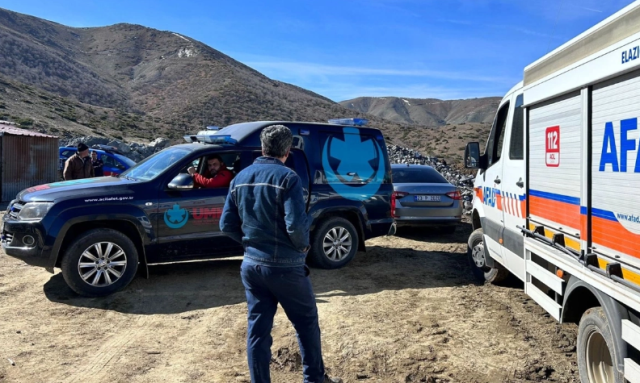 Elazığ'da maden ocağında göçük! İşçiler toprak altında kaldı