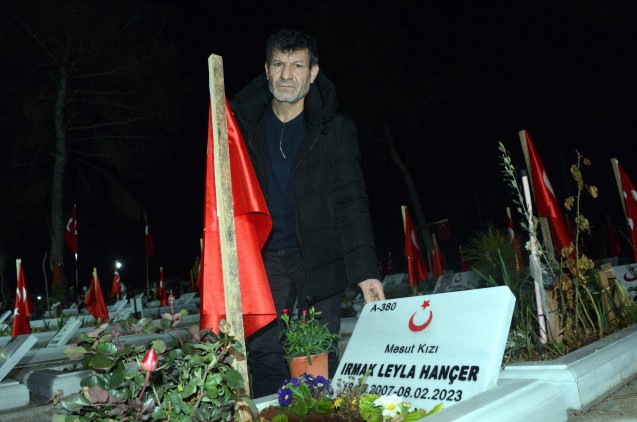 Depremin sembol fotoğrafını paylaşan Tarkan'dan hükümete eleştiri: Depremde yaşananları, yaşatılanları unutmadık