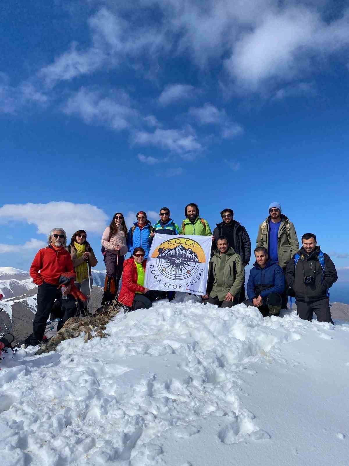 Dağcılar, Van Gölü’nün eşsiz koylarını gezdi