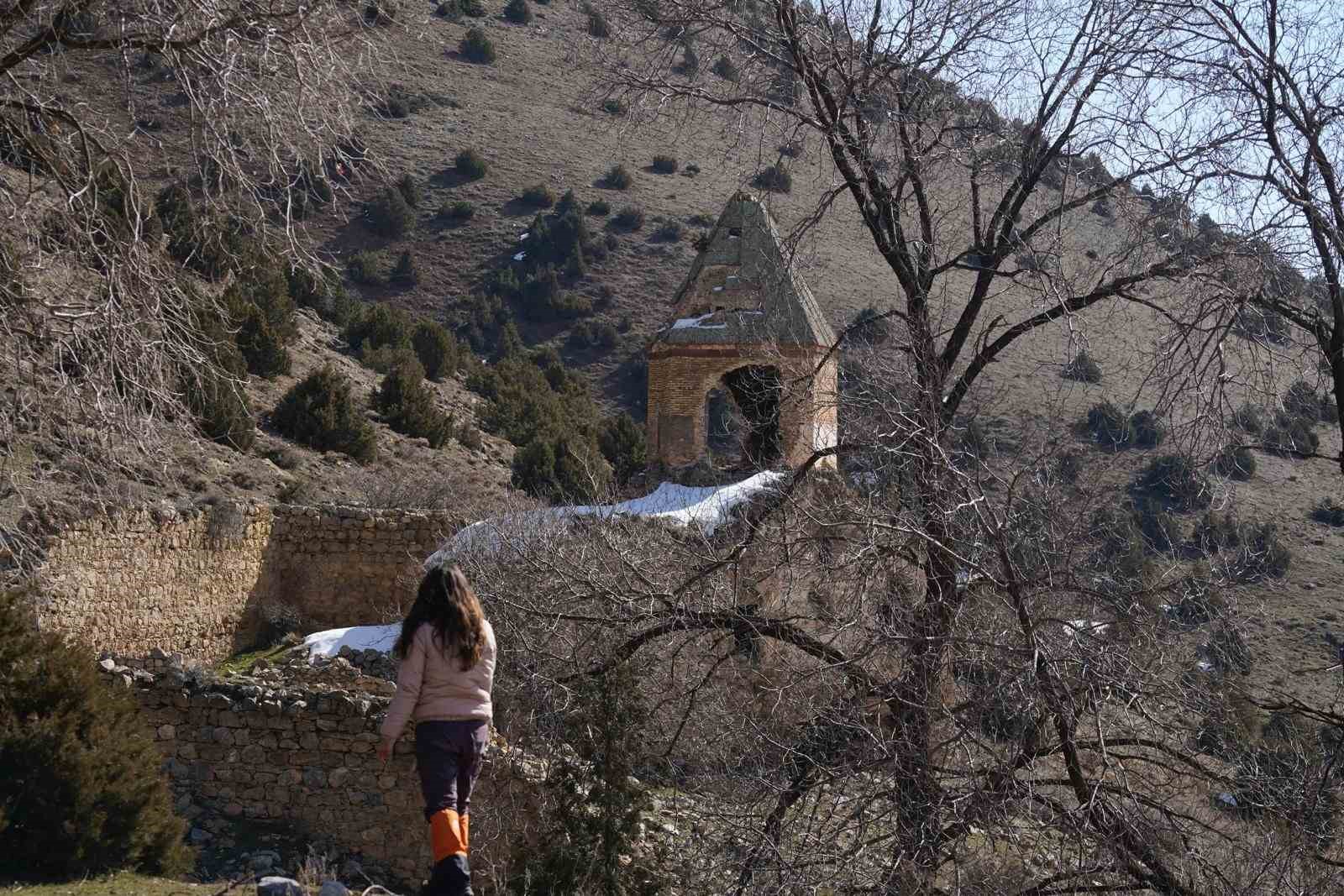 Dağcılar, Van Gölü’nün eşsiz koylarını gezdi