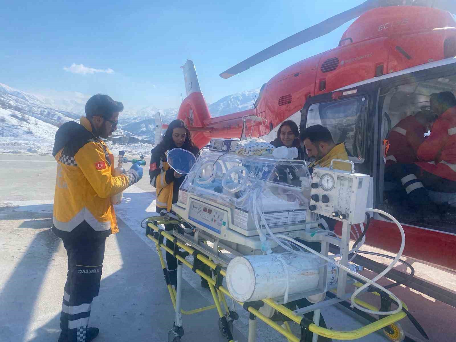 Yenidoğan bebek helikopterle Van’a sevk edildi