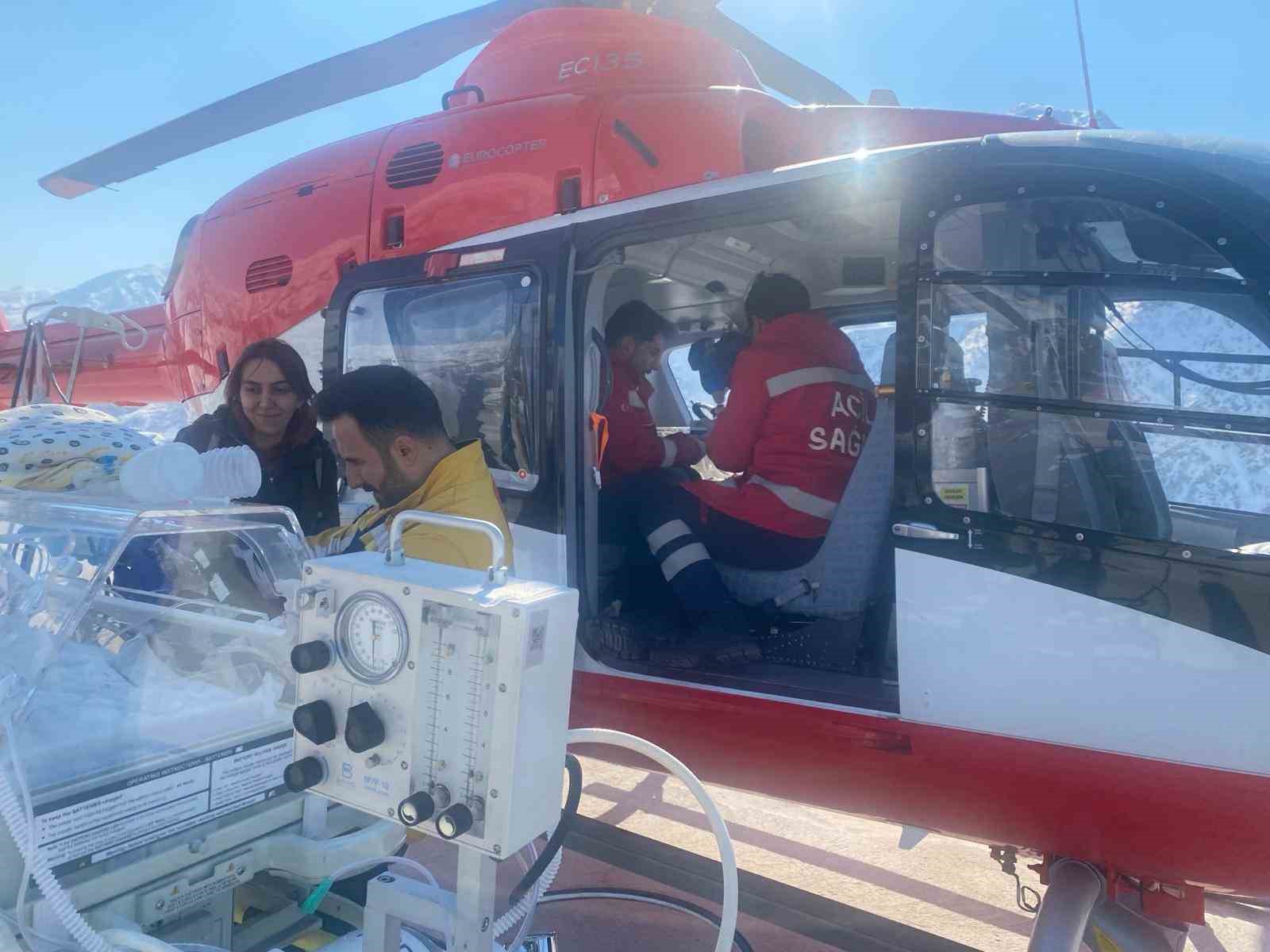 Yenidoğan bebek helikopterle Van’a sevk edildi