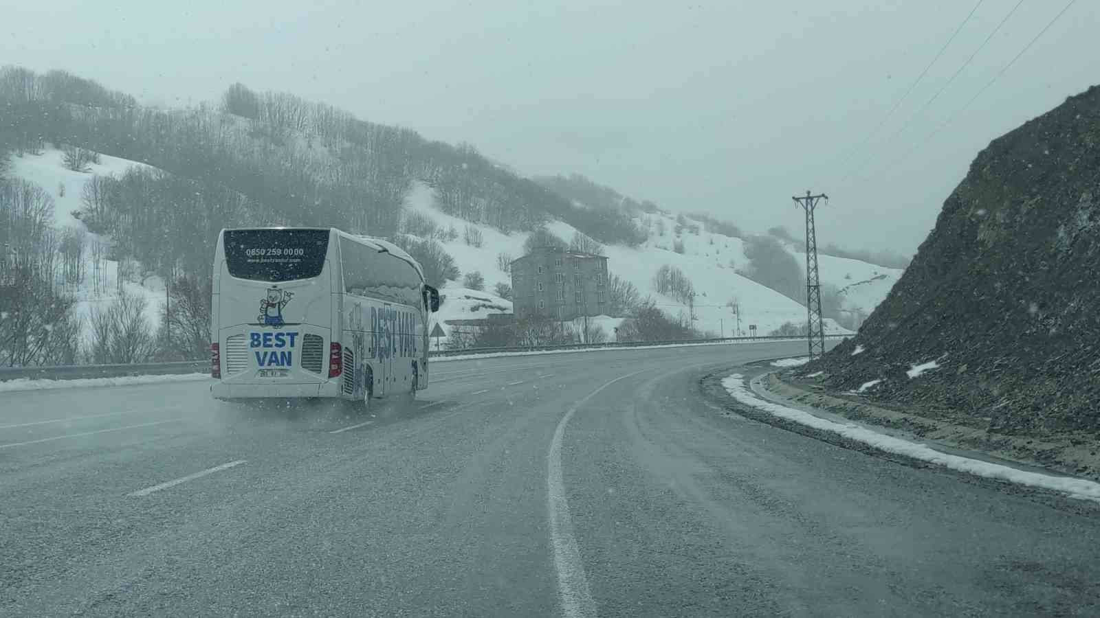 Van’da 96 yerleşim yerinin yolu ulaşıma kapandı