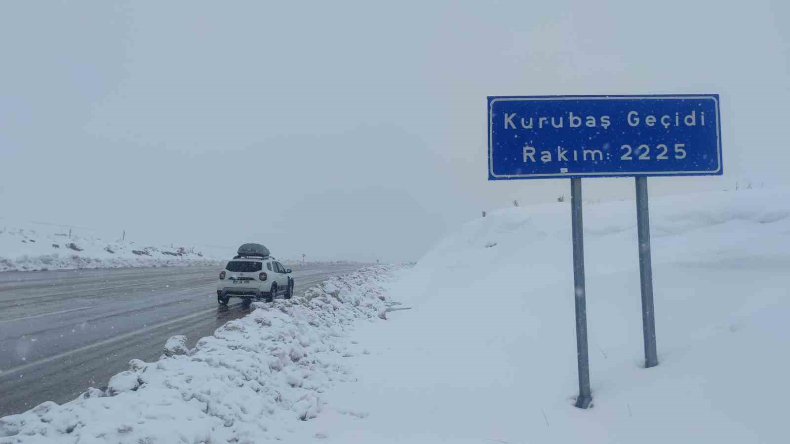 Kurubaş Geçidi’nde sis etkili oluyor