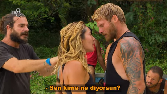 Survivor'da Berna ve Hakan'la kavga eden Yunus Emre, Acun'un sözlerinden sonra konseyi terk ediyor