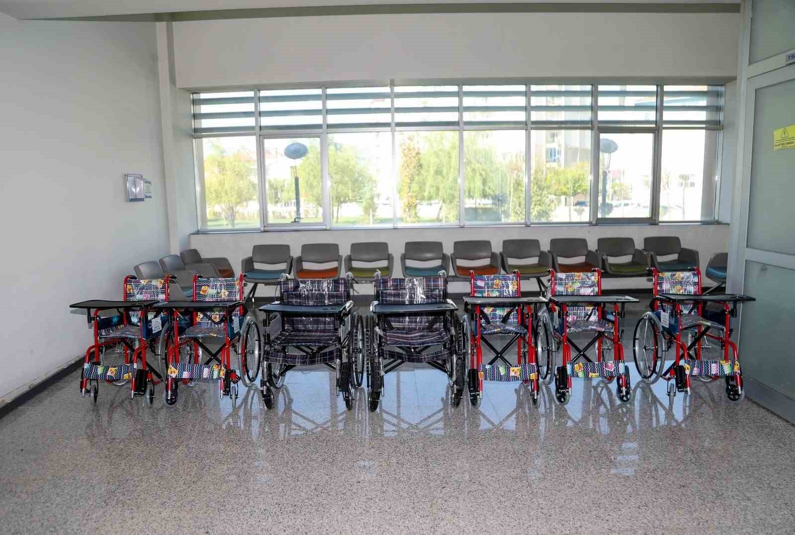 Van’da engellilere tekerlekli sandalye ve medikal malzeme desteği