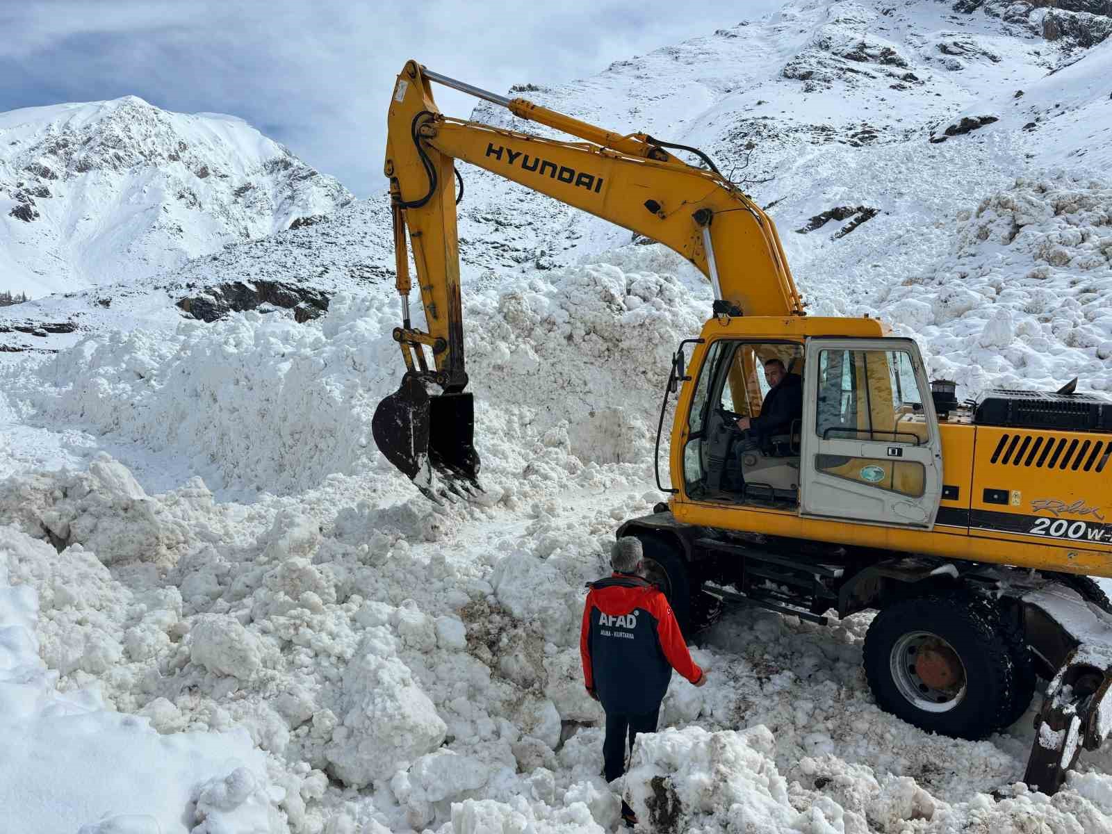 Van’da yetkililer çığ bölgesinde inceleme yaptı