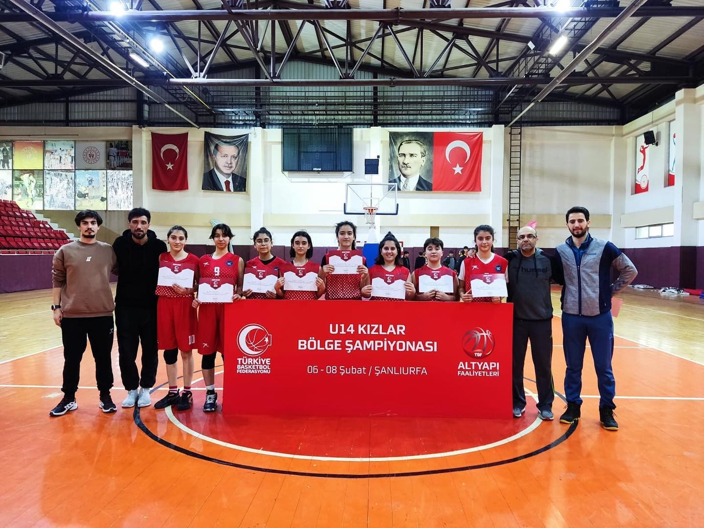 İpekyolu’nun kız basketbol takımlarından büyük başarı