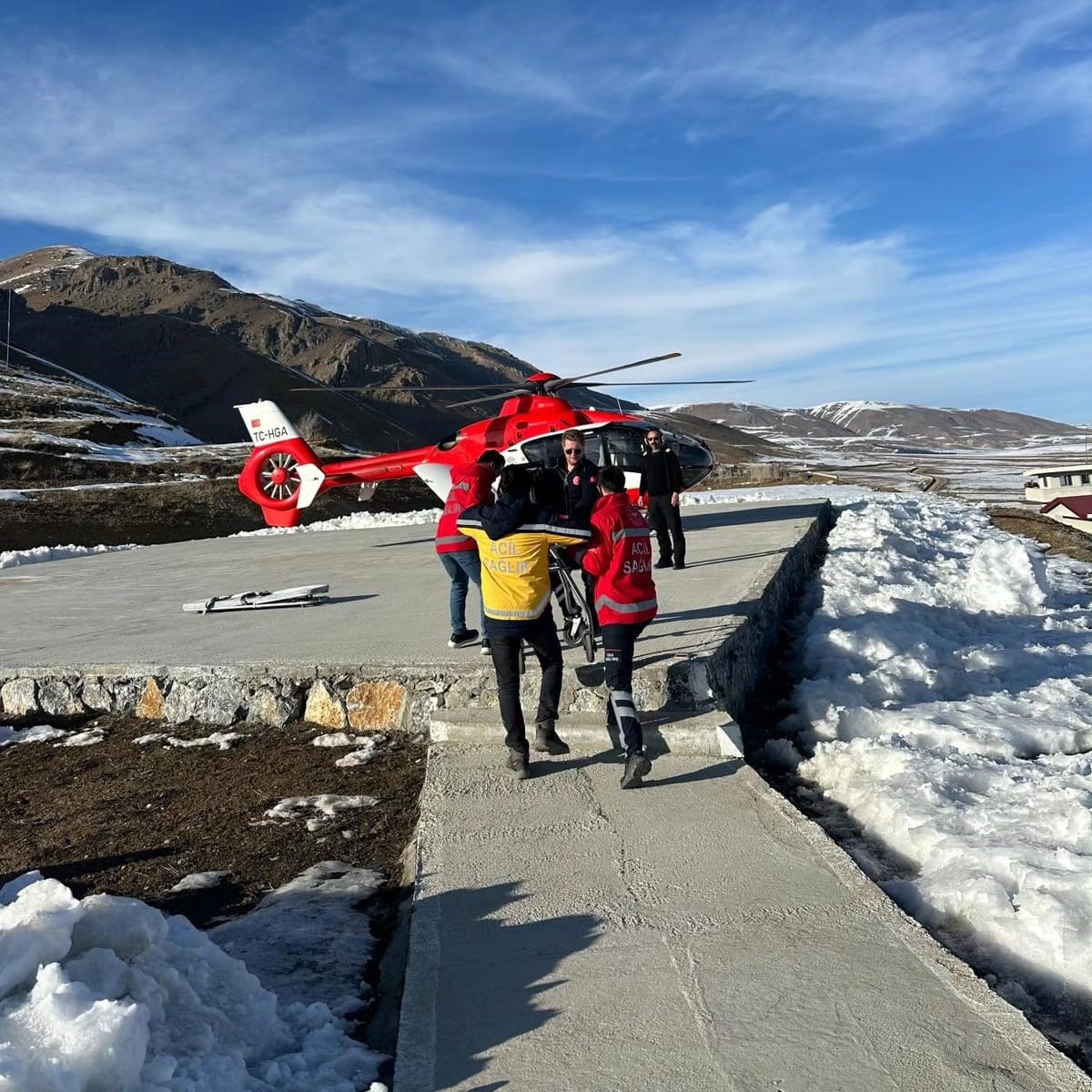 Van’da ambulans helikopter hamile kadın için havalandı