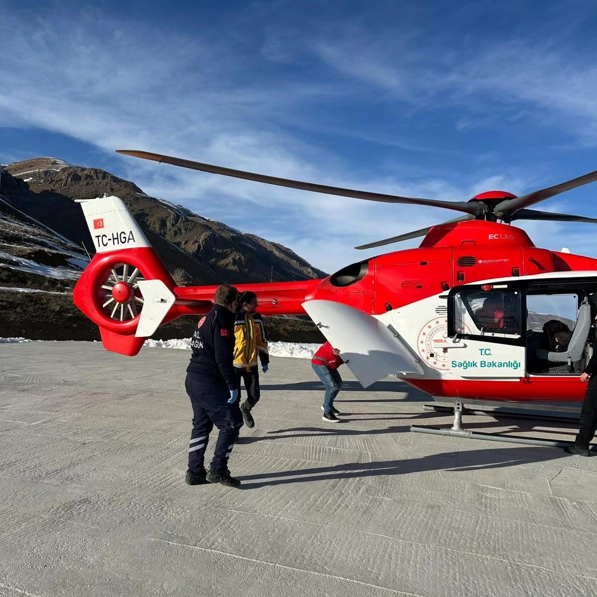 Van’da ambulans helikopter hamile kadın için havalandı