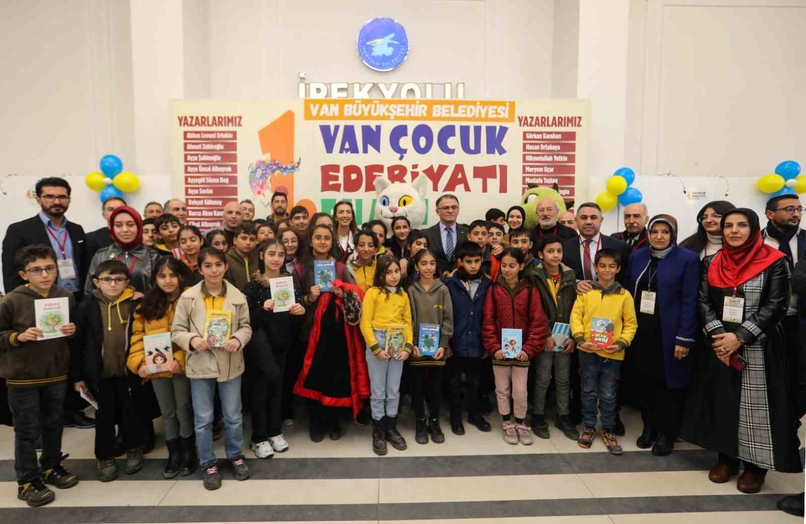 1. Van Çocuk Edebiyatı Fuarı açıldı