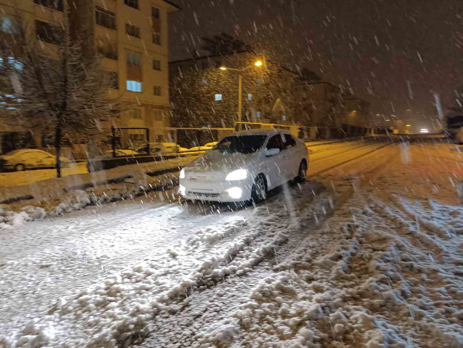 Van’da mart ayında lapa lapa kar yağdı